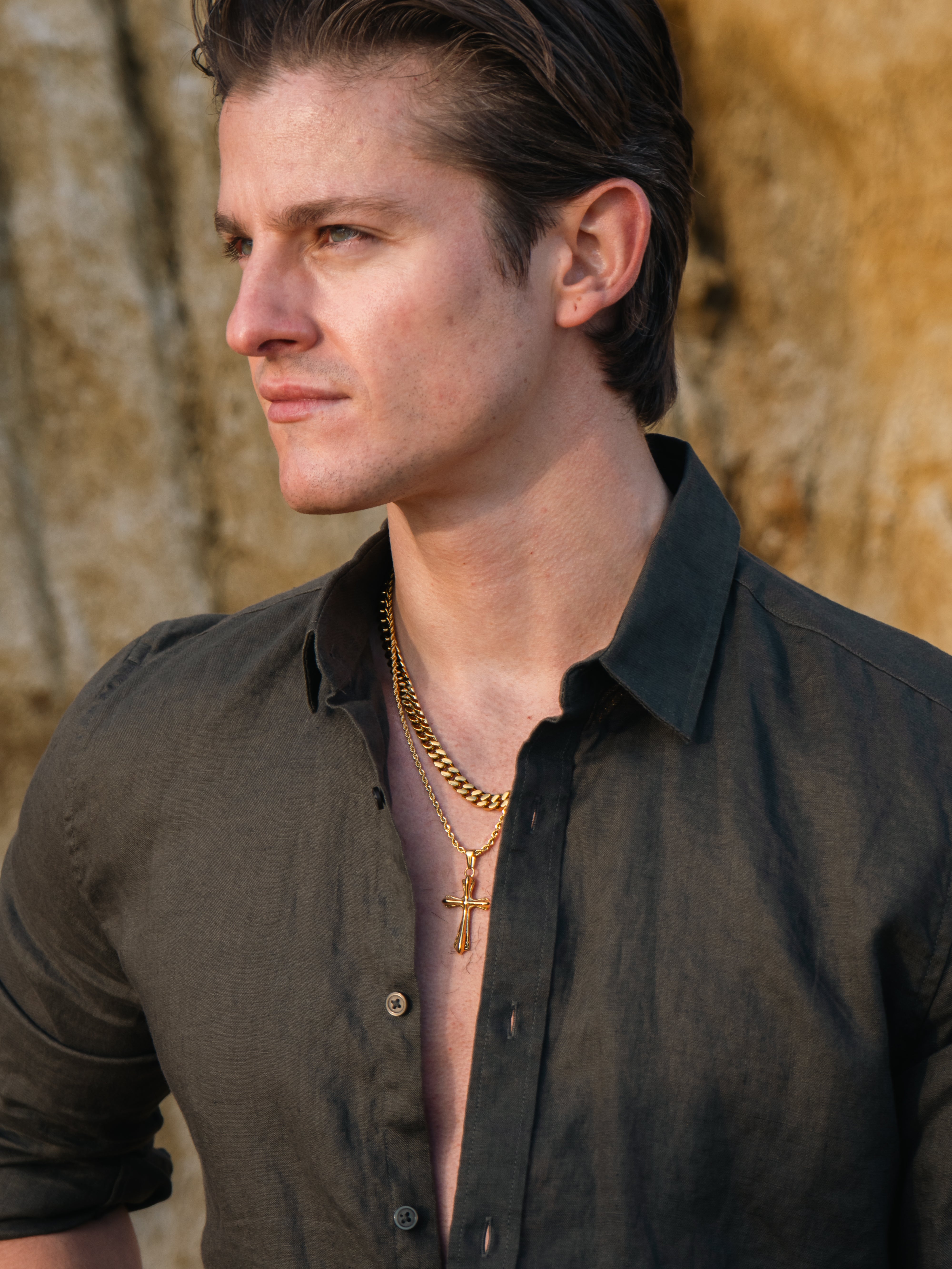 AXEN CROSS PENDANT (GOLD)