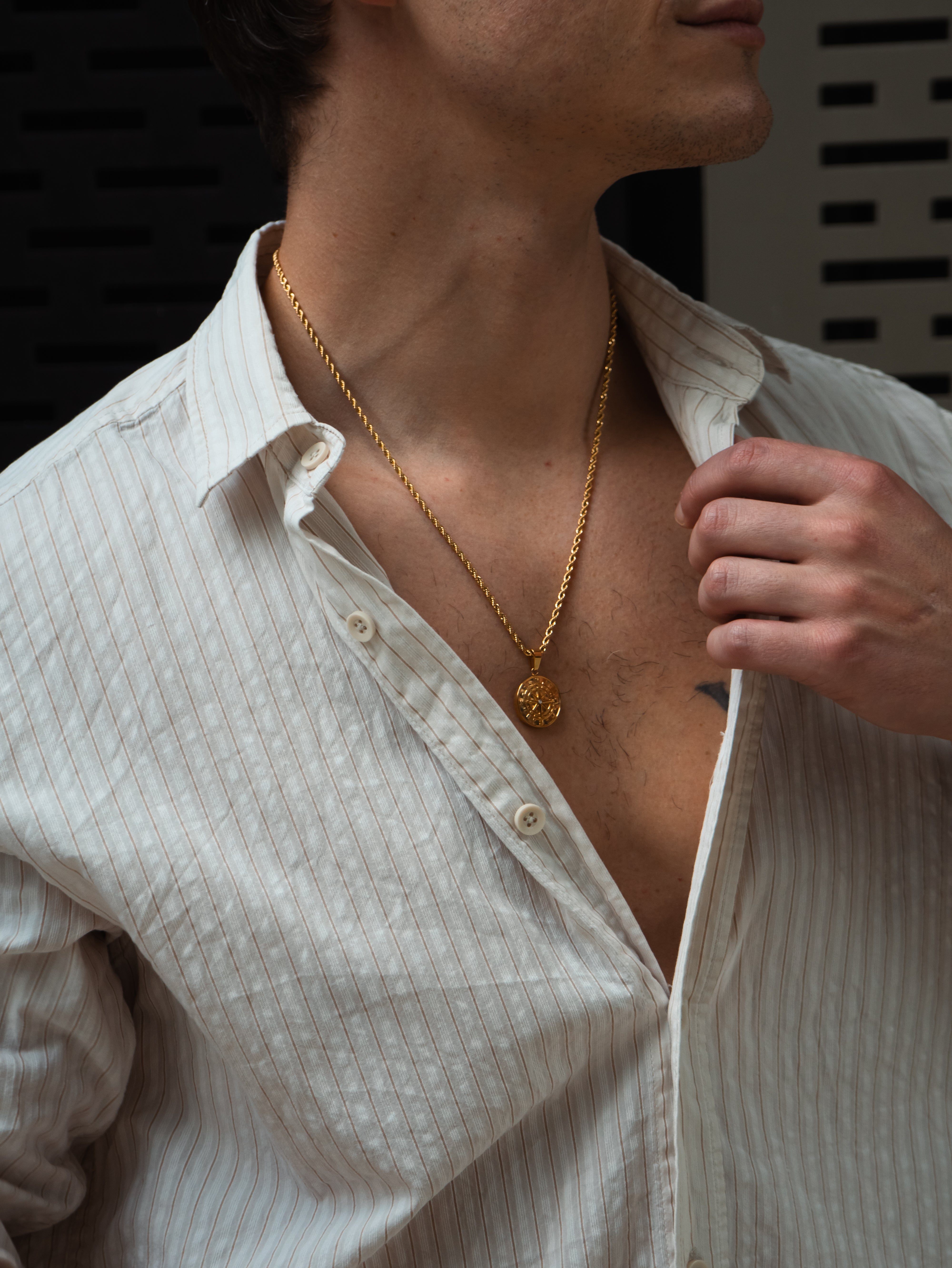 COMPASS PENDANT (GOLD)