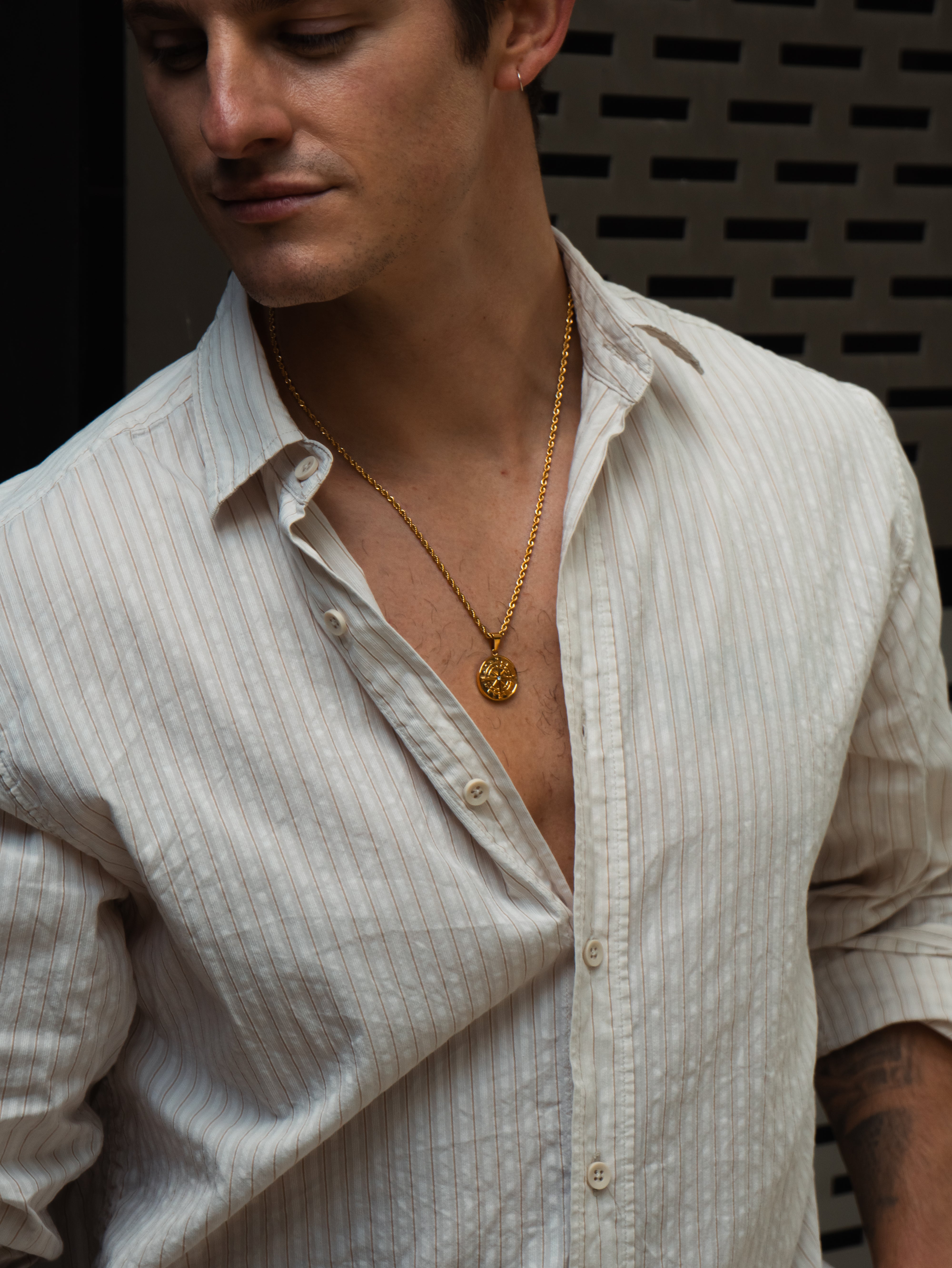 COMPASS PENDANT (GOLD)