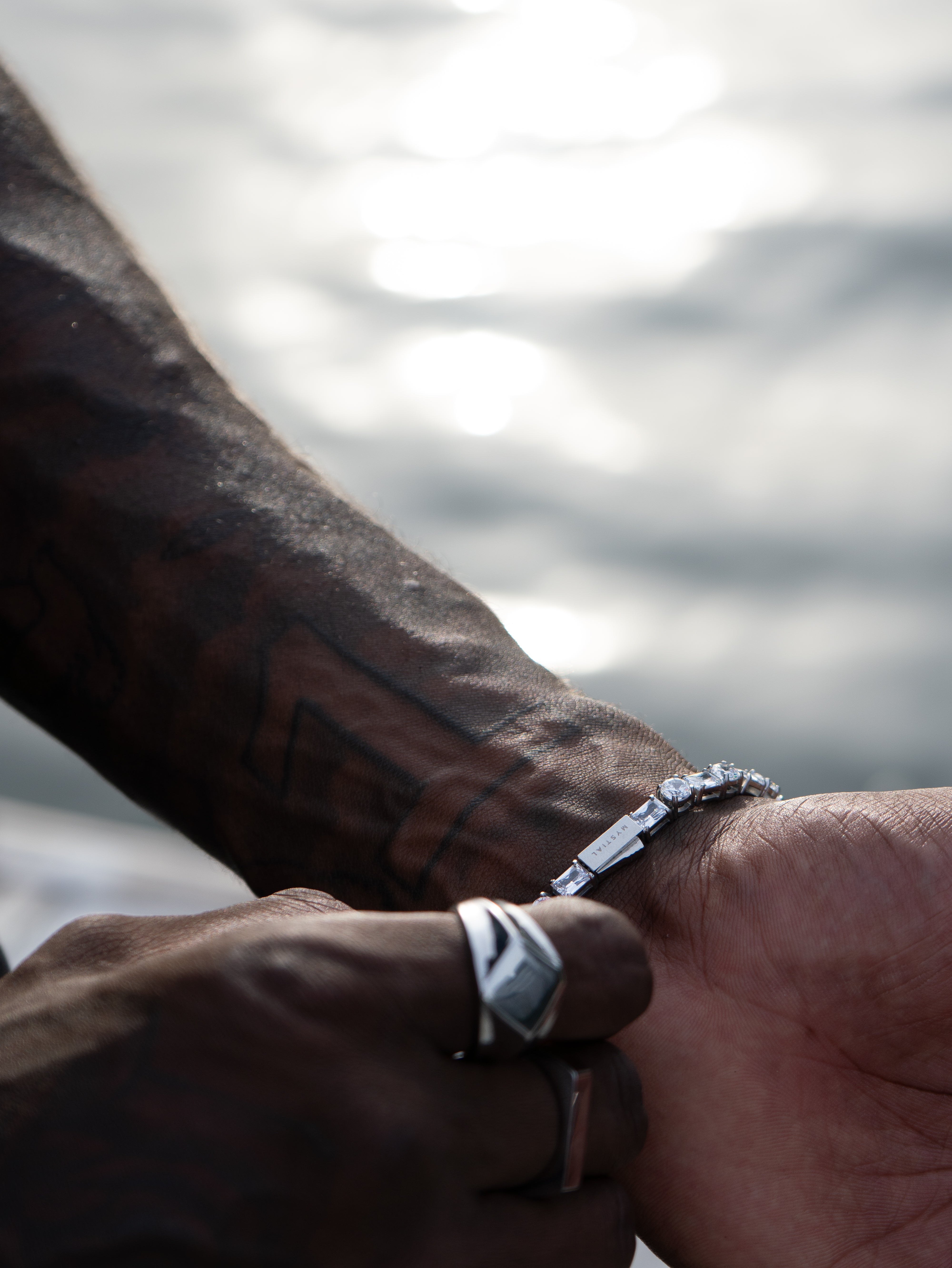 CLUSTERED TENNIS BRACELET (WHITE GOLD) 5MM