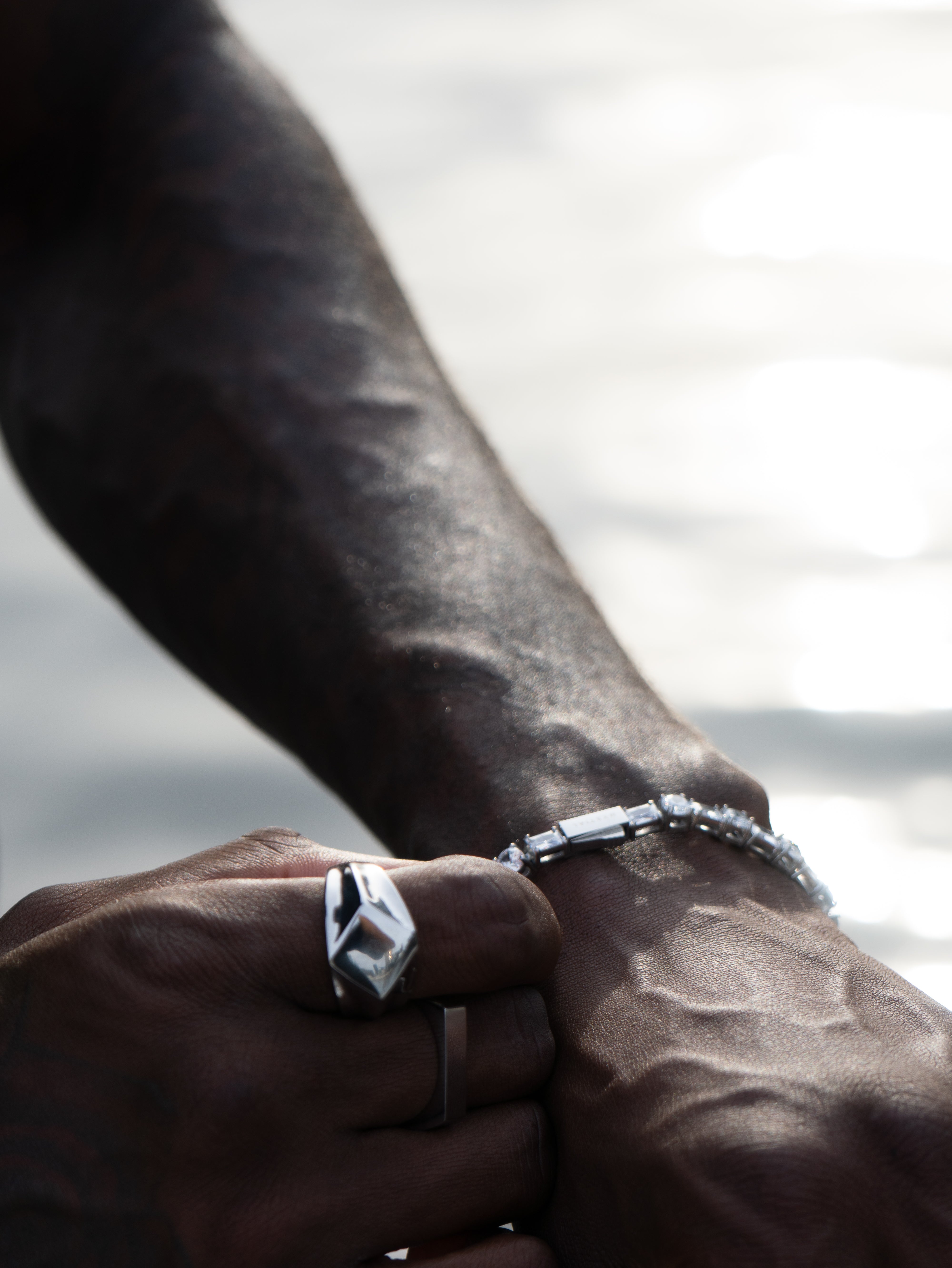 SYRA RING (WHITE GOLD)