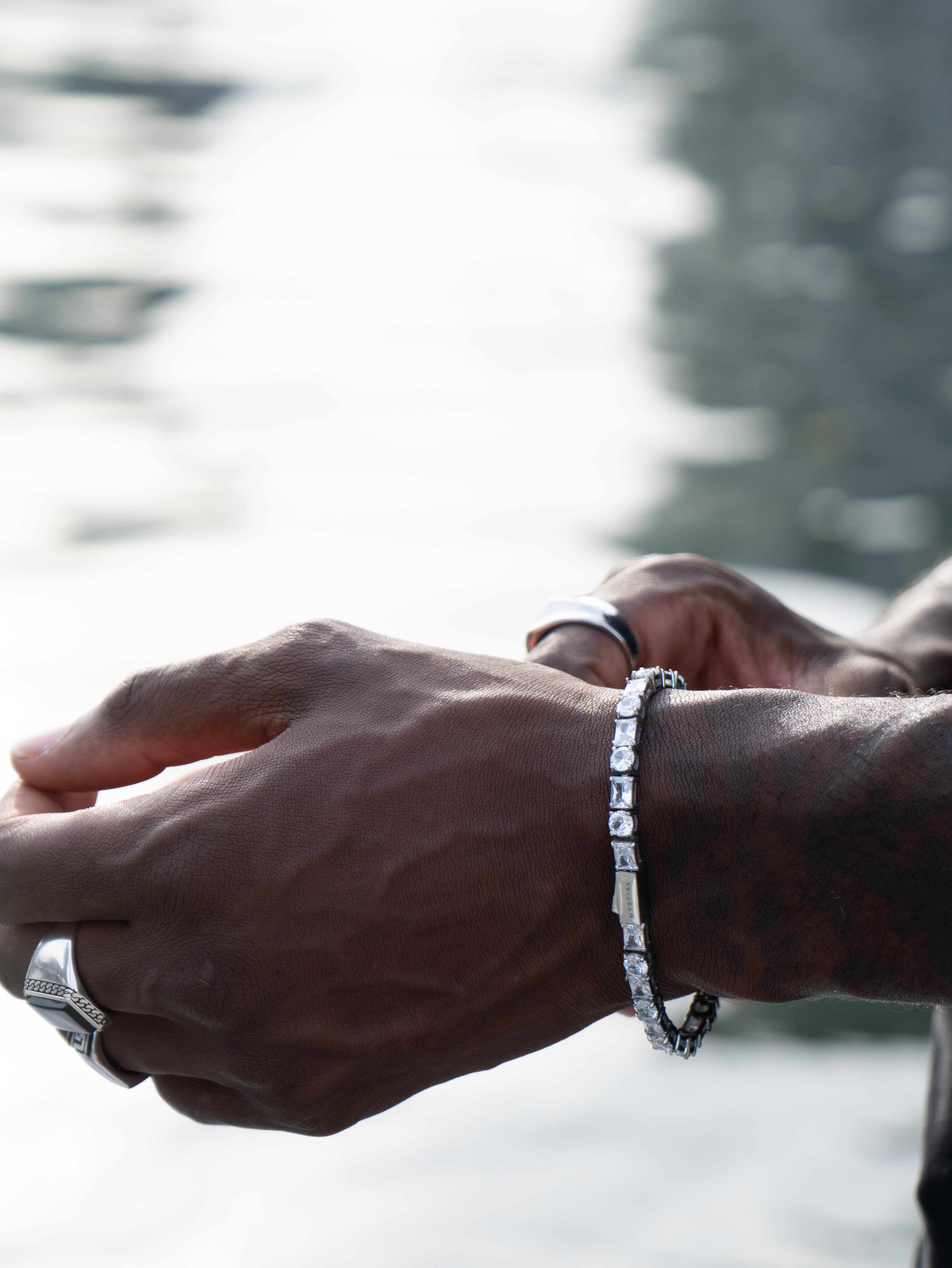 CLUSTERED TENNIS BRACELET (WHITE GOLD) 5MM