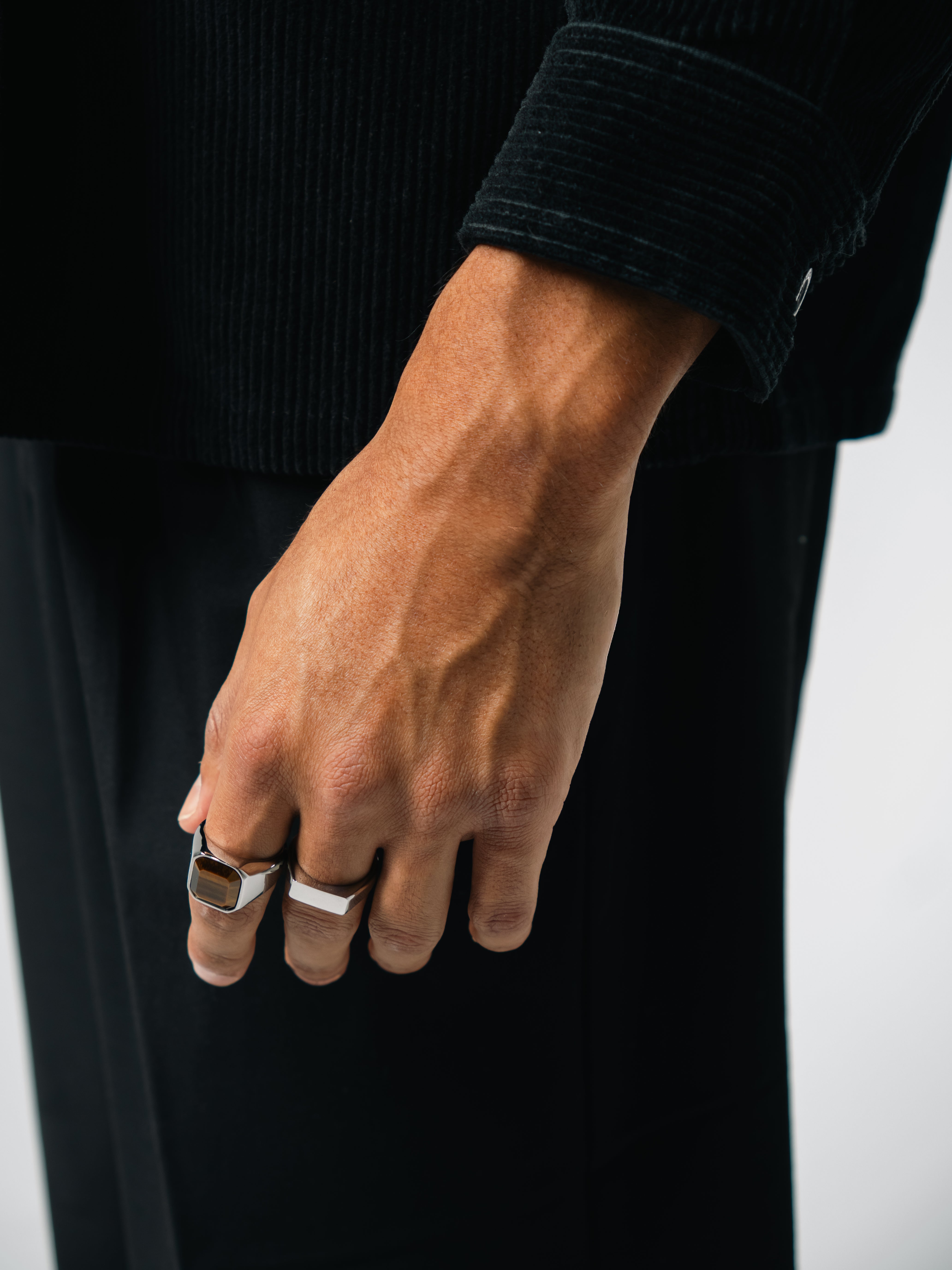 TYRIX RING (WHITE GOLD)