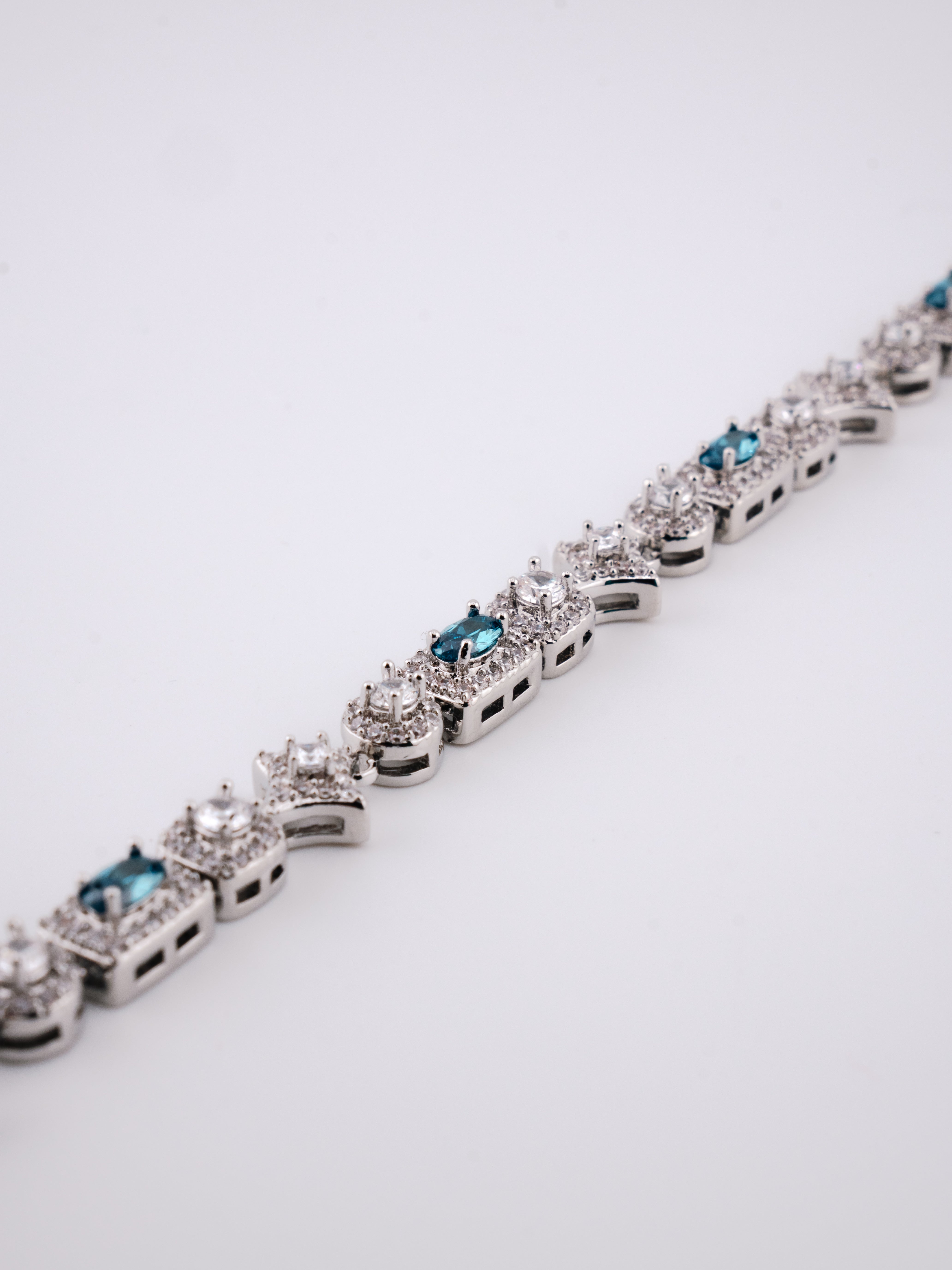 MARIS GEMSTONE CHAIN (WHITE GOLD) 5MM