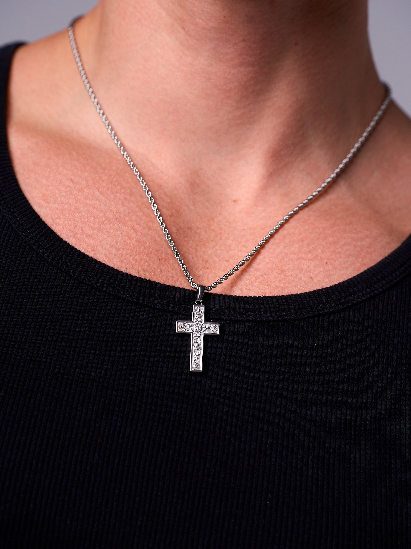 ROSE CROSS PENDANT (WHITE GOLD)