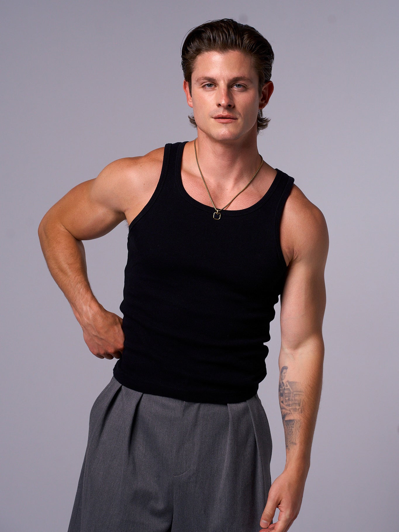 ONYX AMULET PENDANT (GOLD)