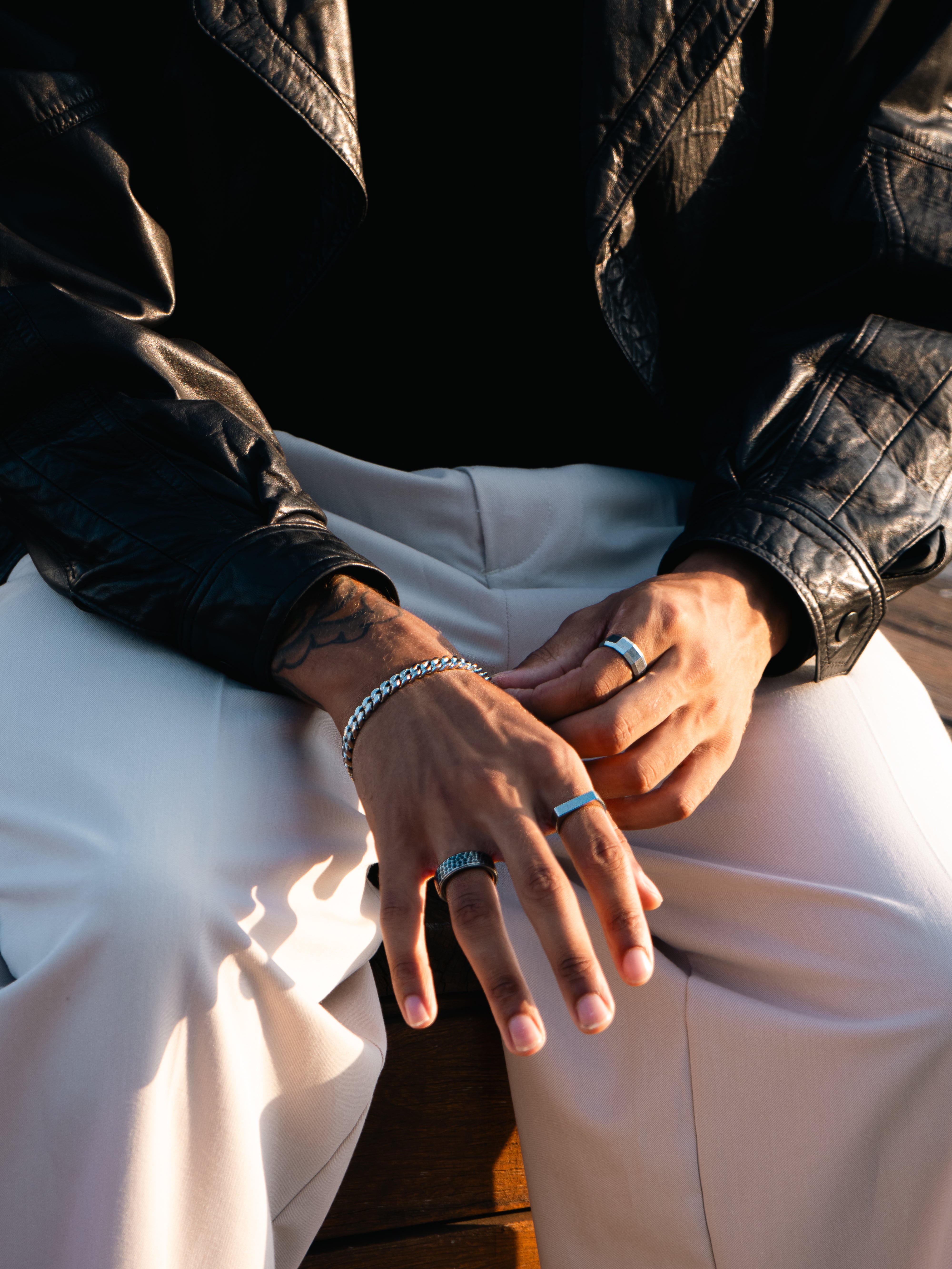 CLASSIC ANGULAR RING