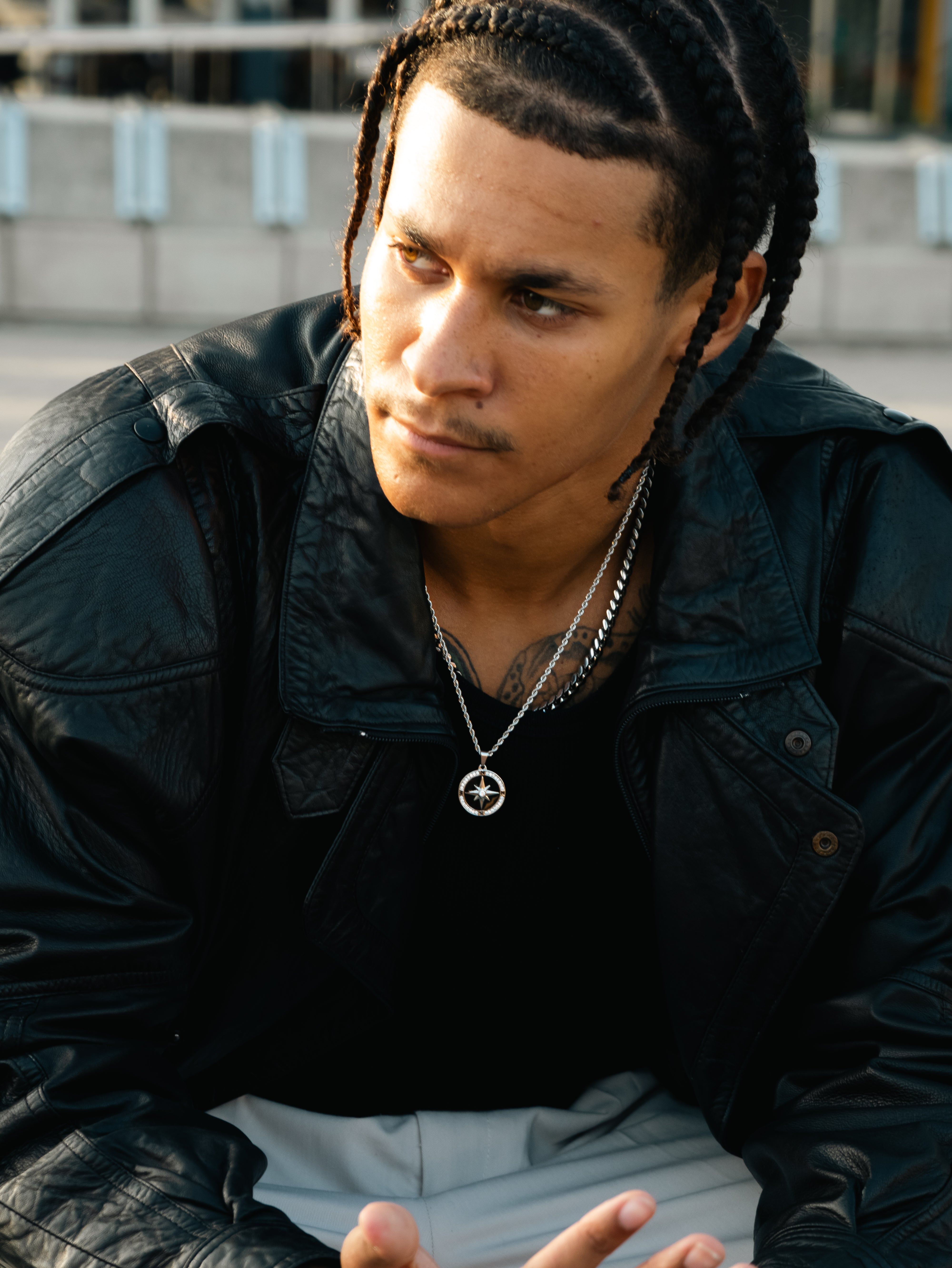 ICED COMPASS PENDANT (WHITE GOLD)