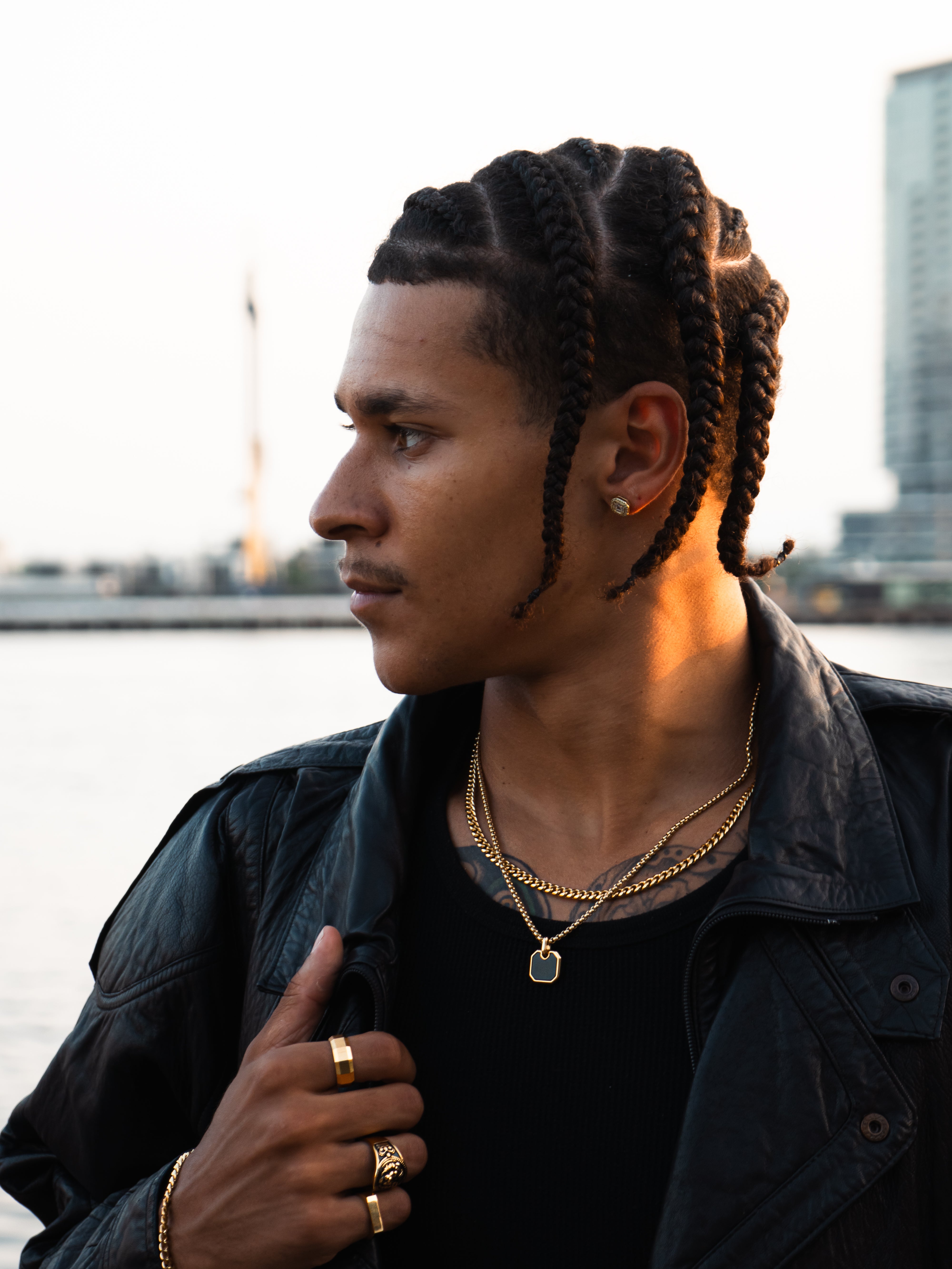 ONYX AMULET PENDANT (GOLD)