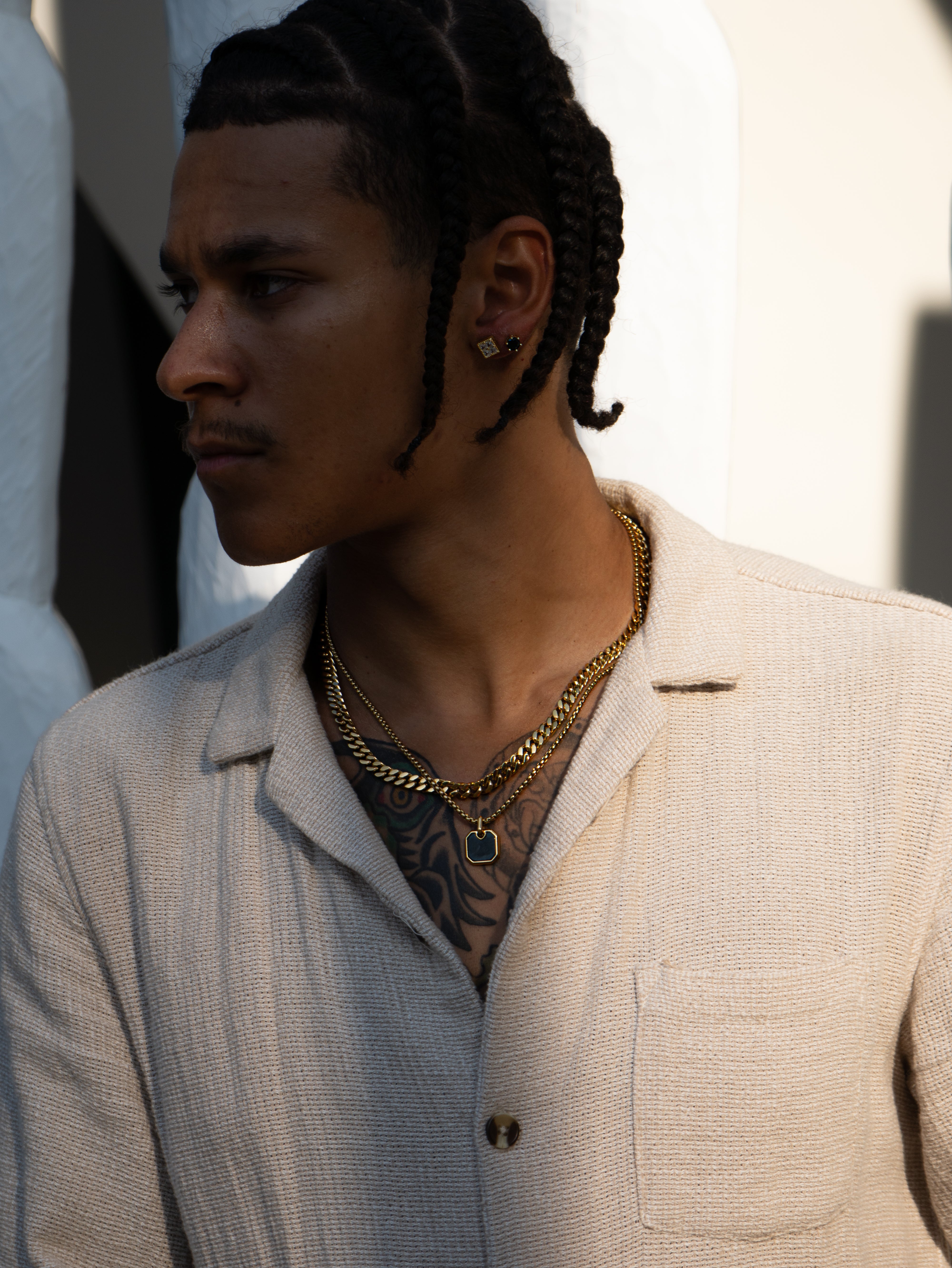 ONYX AMULET PENDANT (GOLD)