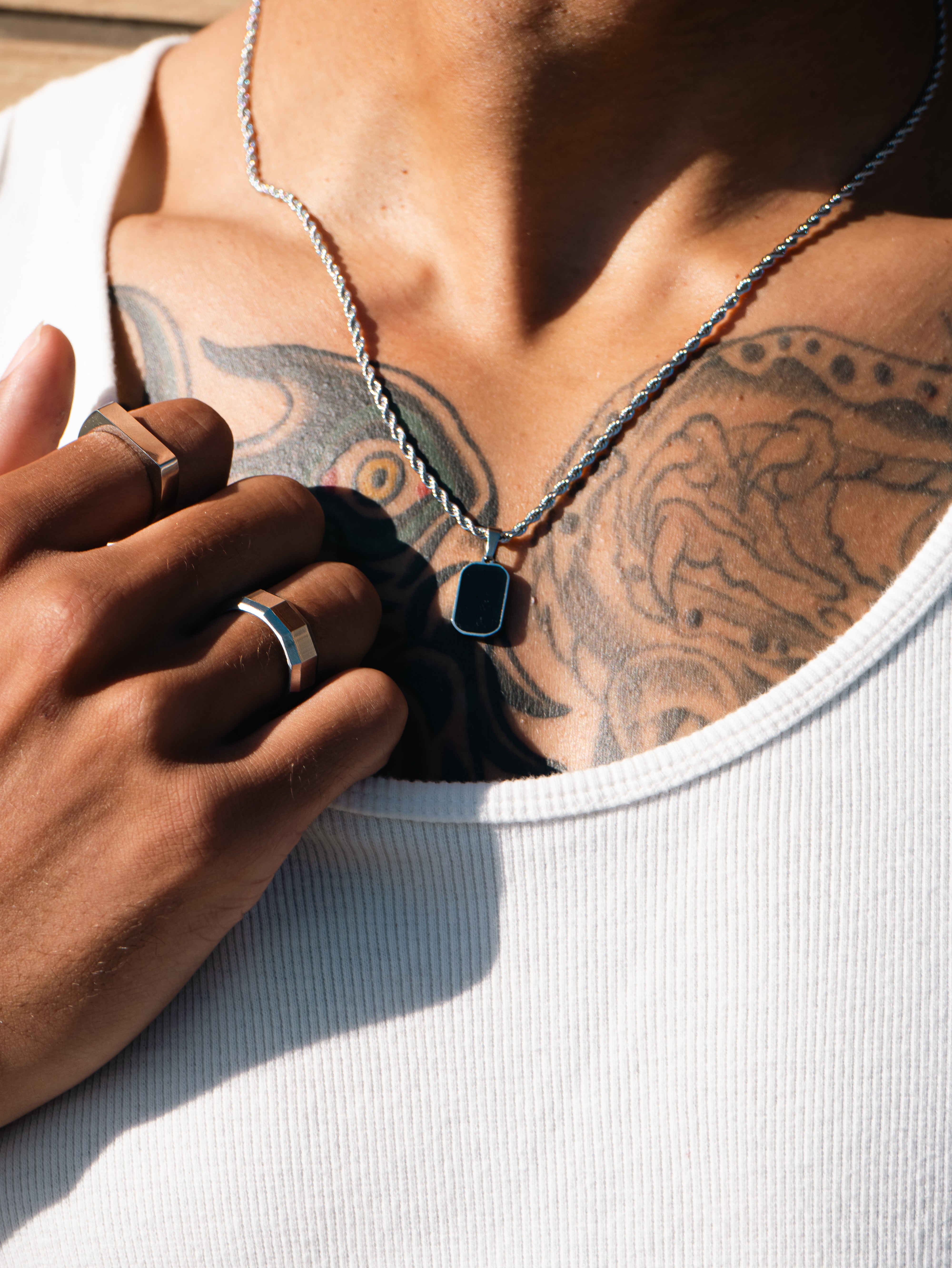 ARC ONYX PENDANT (WHITE GOLD)