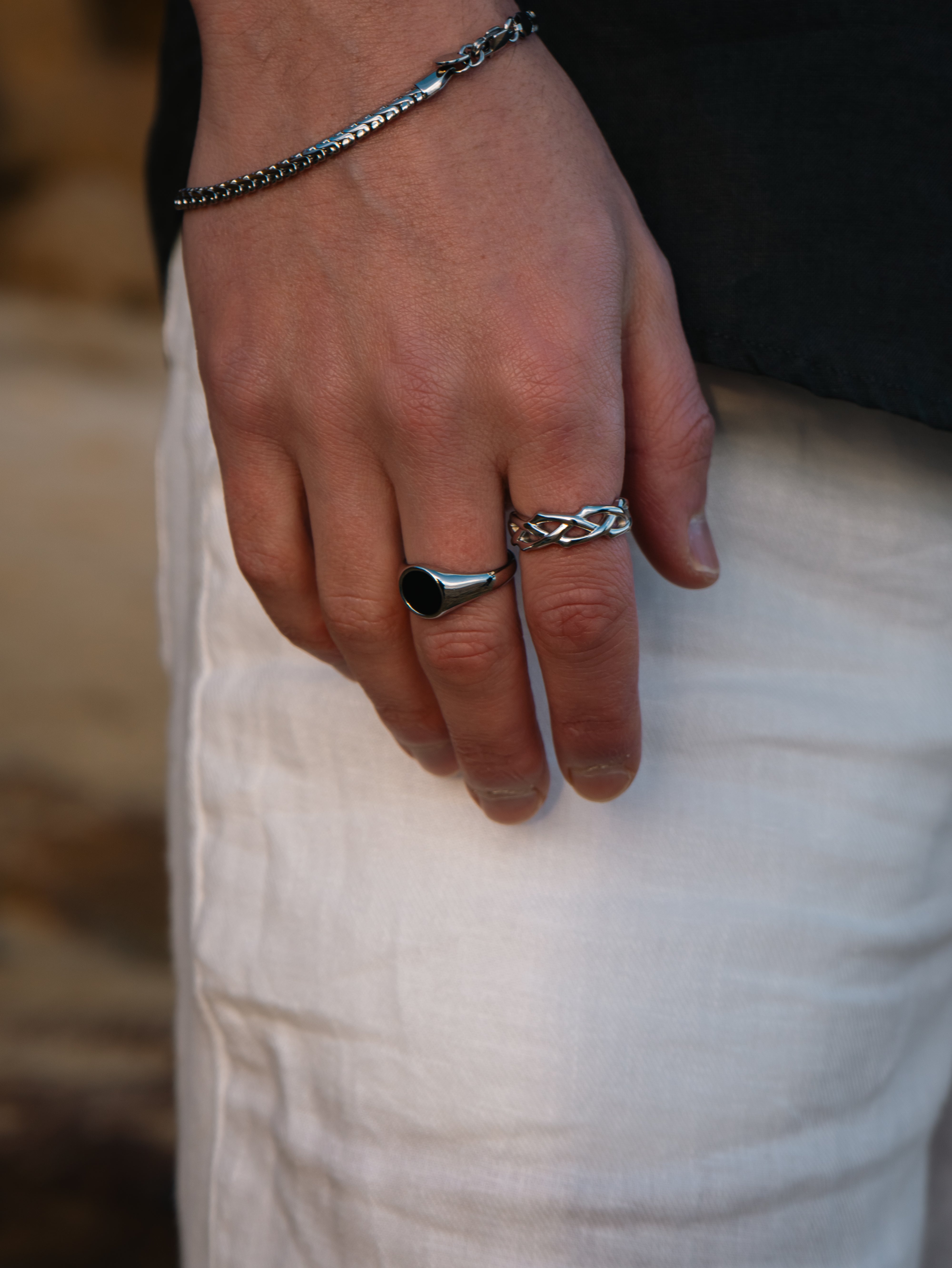 CIVIX RING (WHITE GOLD)