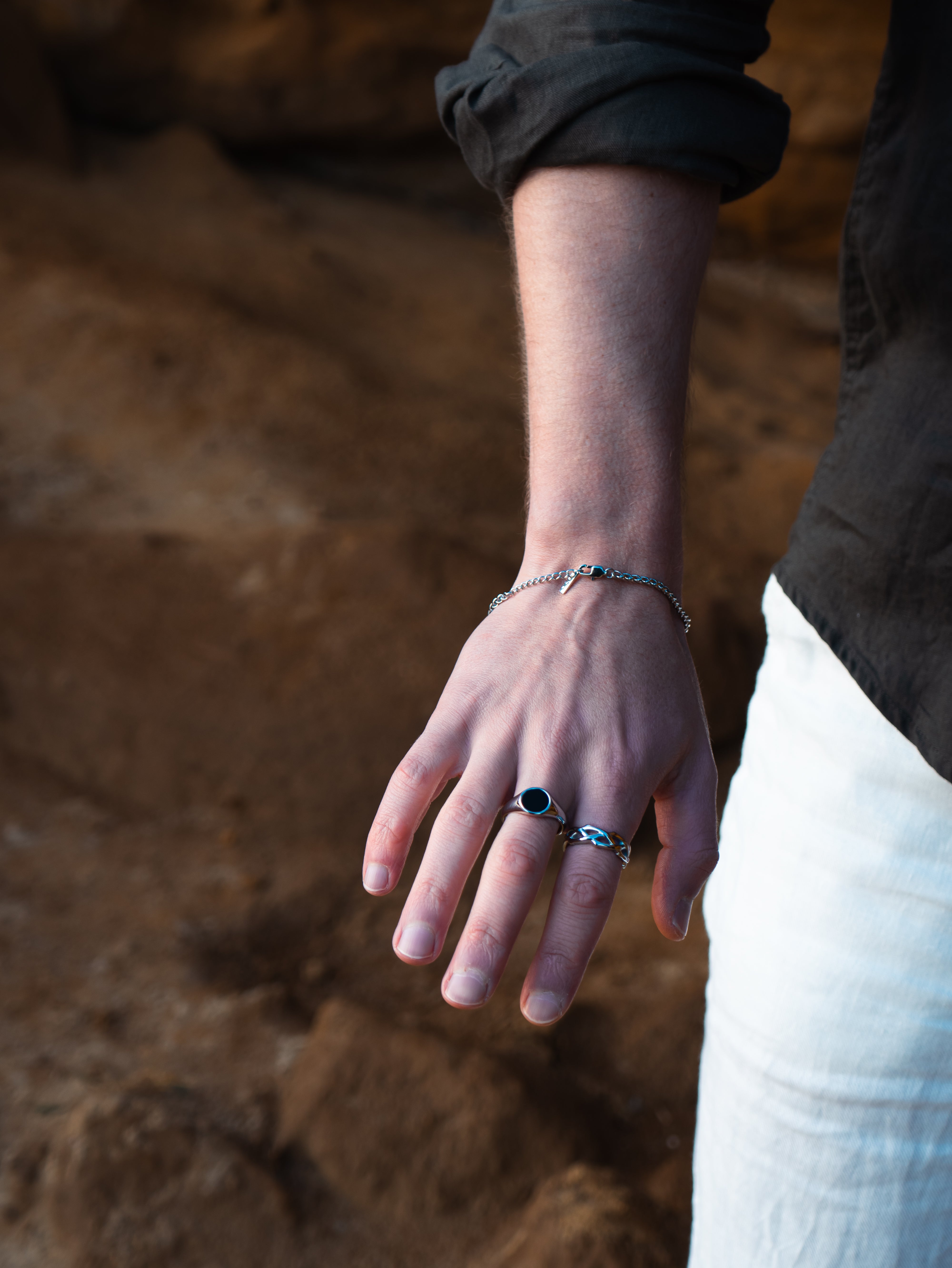 CIVIX RING (WHITE GOLD)