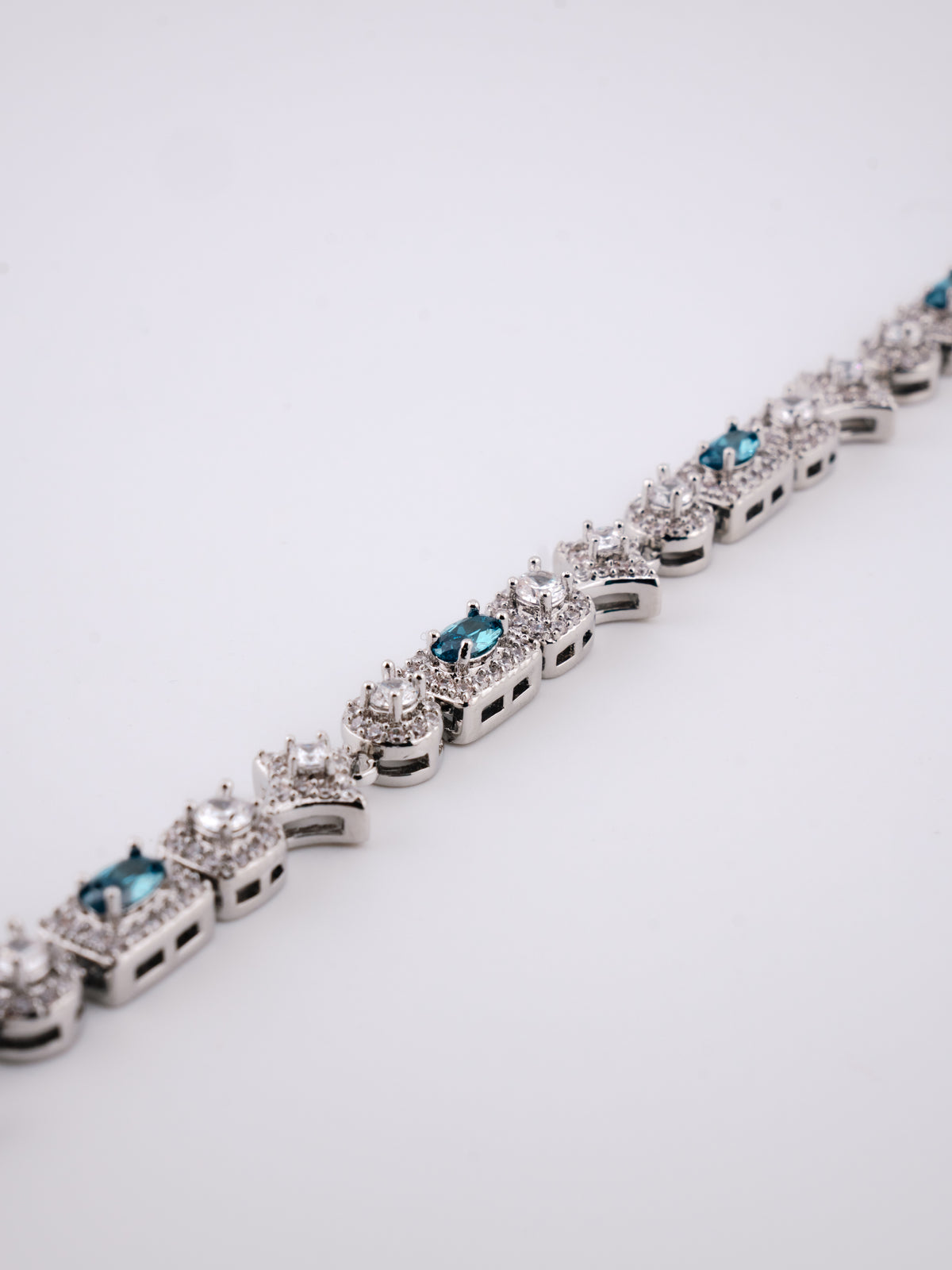 MARIS GEMSTONE SET (WHITE GOLD) 5MM