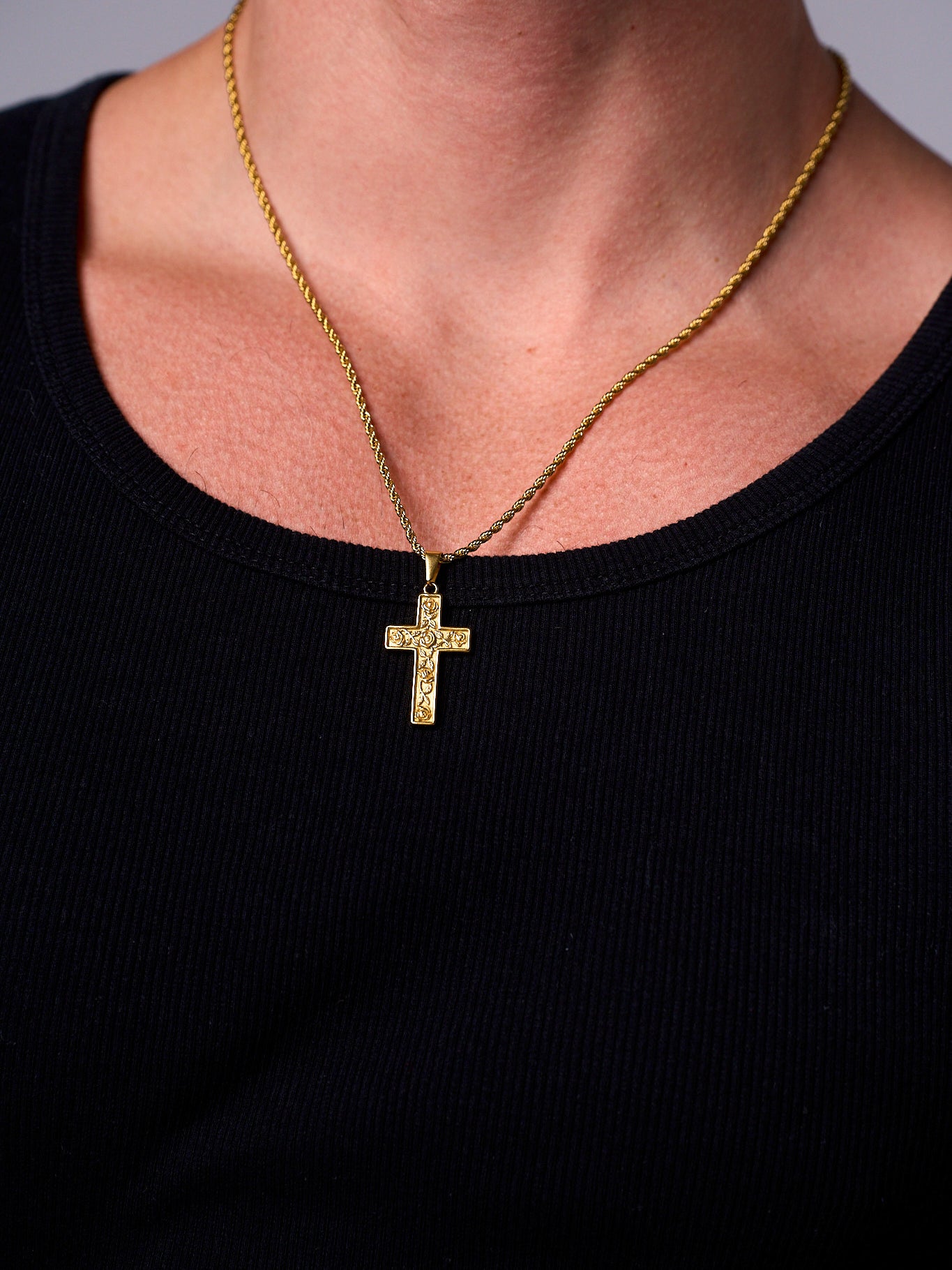 ROSE CROSS PENDANT (GOLD)