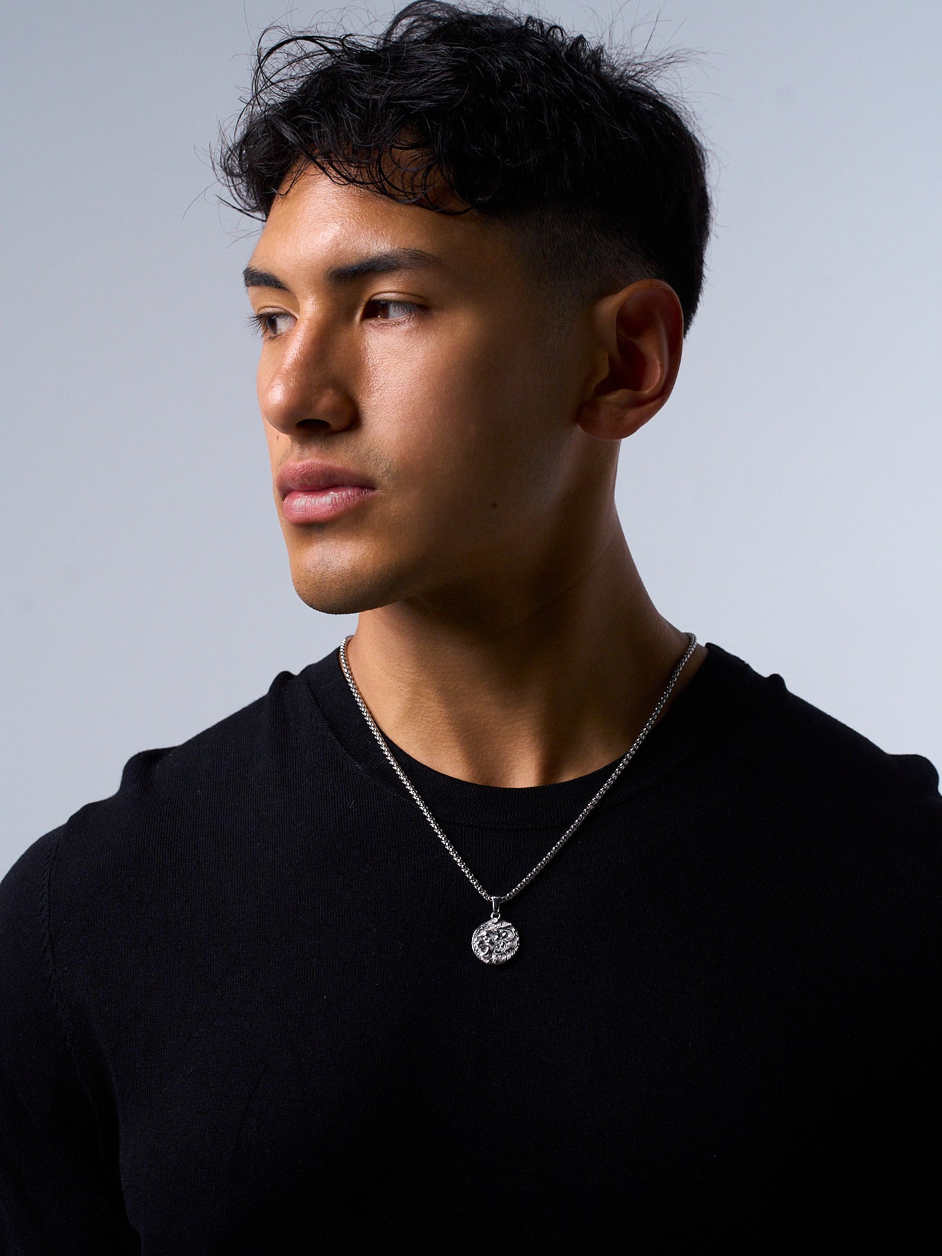 LEO PENDANT (WHITE GOLD)