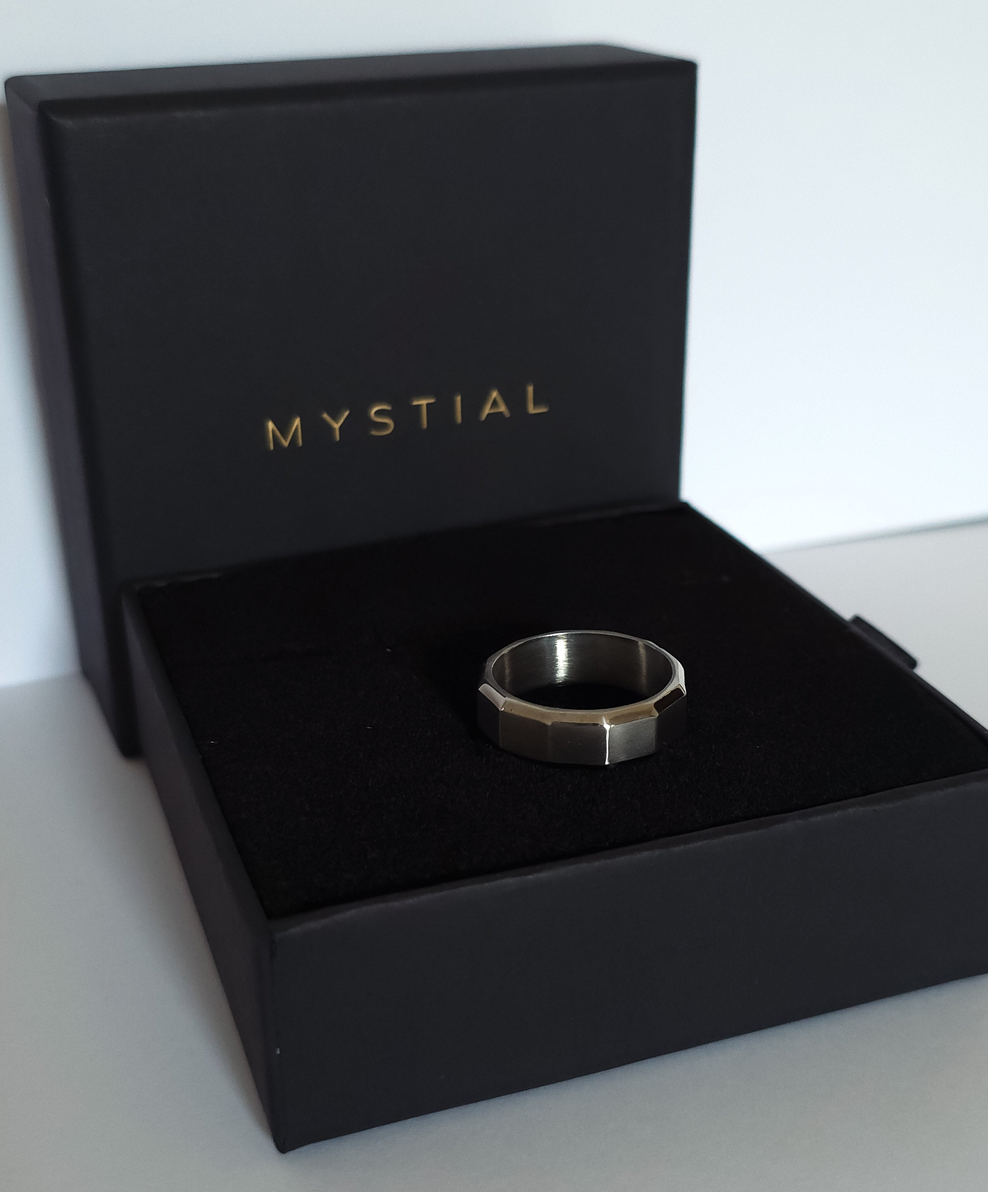 CLASSIC ANGULAR RING