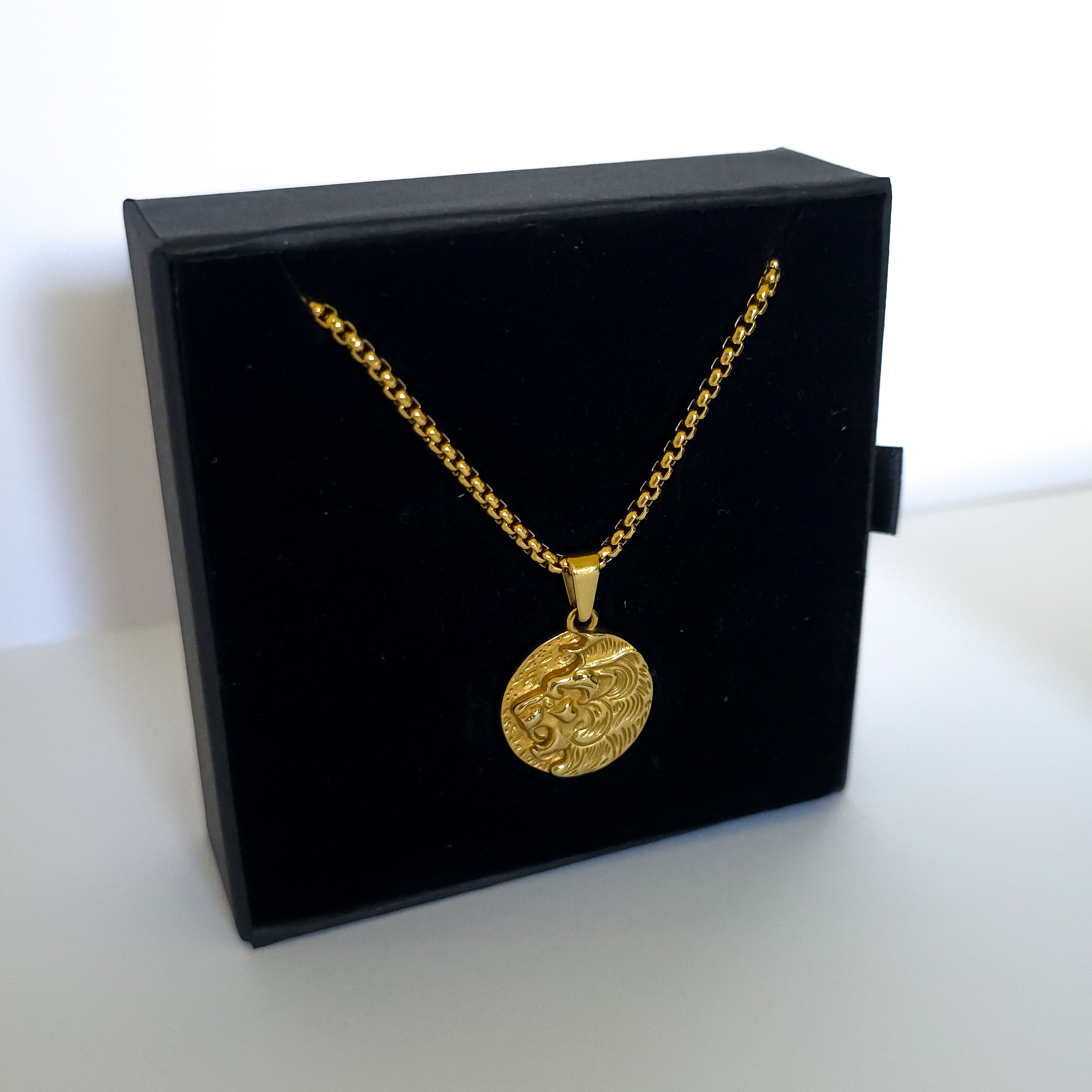 LEO PENDANT (GOLD)