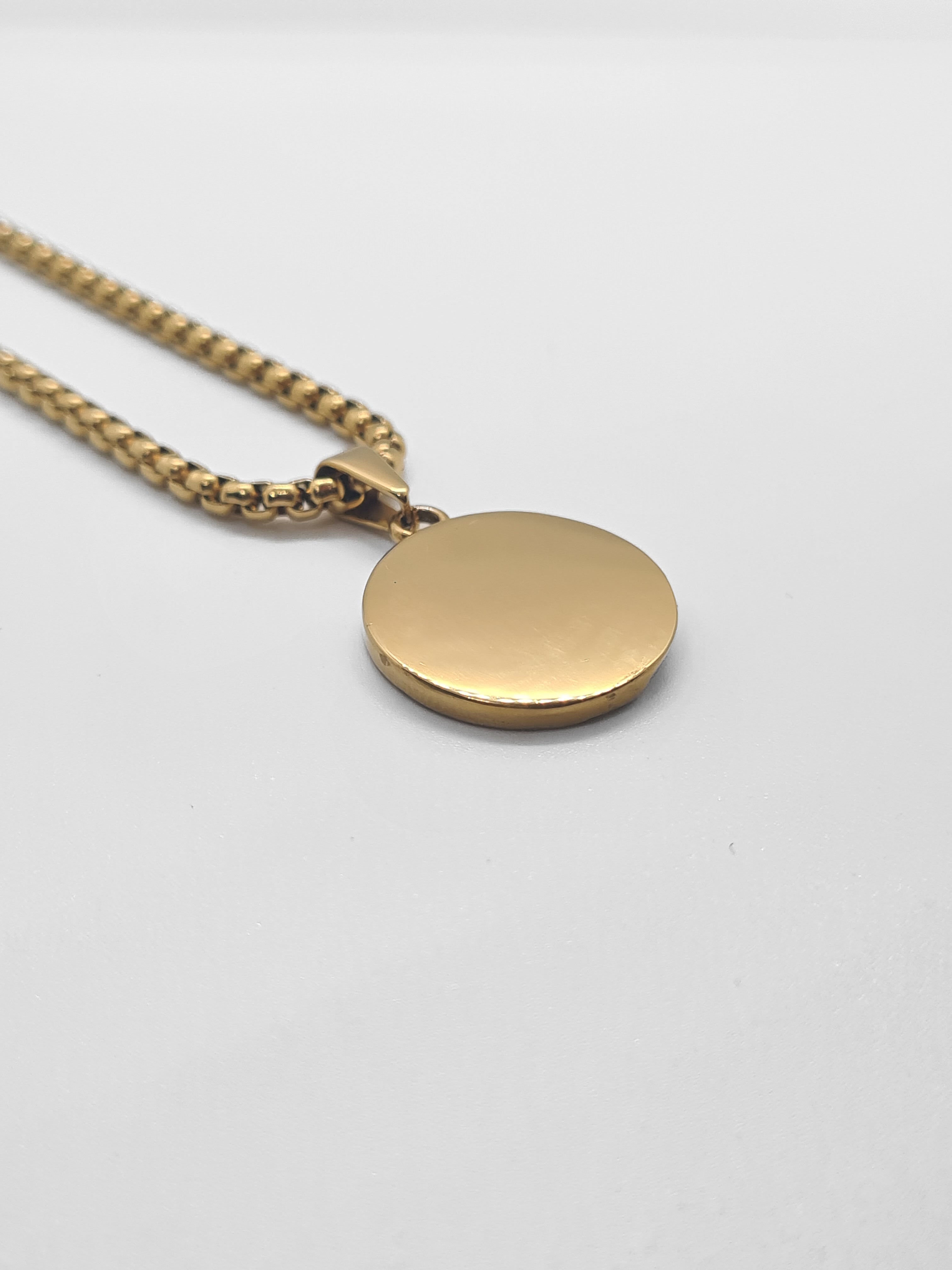 LEO PENDANT (GOLD)