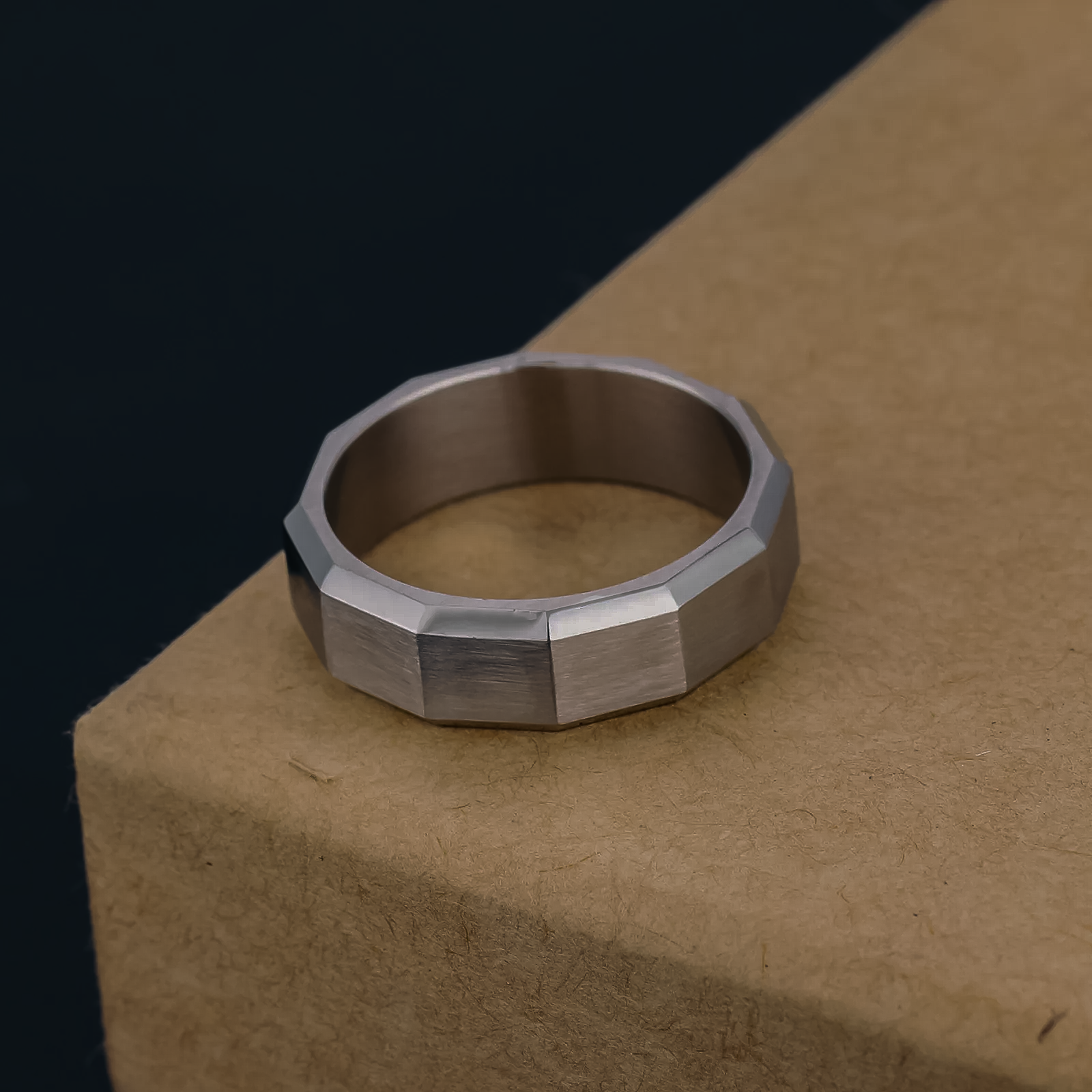 CLASSIC ANGULAR RING